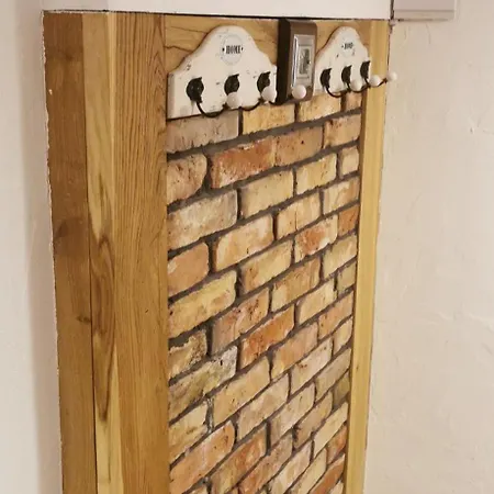 Na Skarpie Z Widokiem Na Jezioro