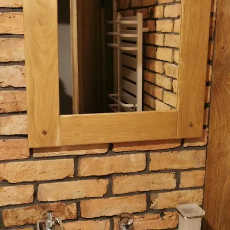 Na Skarpie Z Widokiem Na Jezioro *