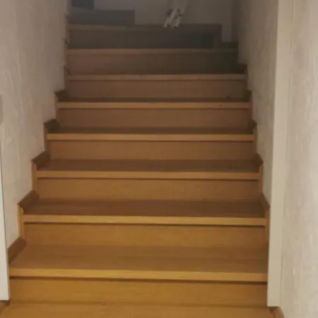 Na Skarpie Z Widokiem Na Jezioro