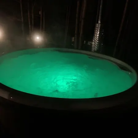 Na Skarpie Z Widokiem Na Jezioro