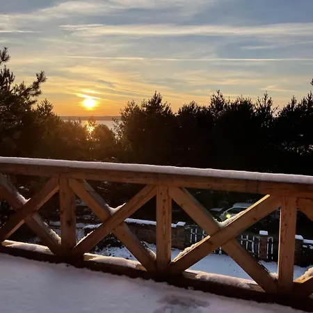 Na Skarpie Z Widokiem Na Jezioro