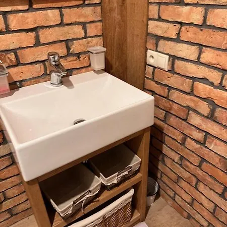 Na Skarpie Z Widokiem Na Jezioro *