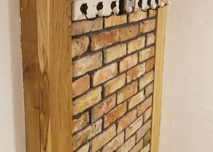 Na Skarpie Z Widokiem Na Jezioro