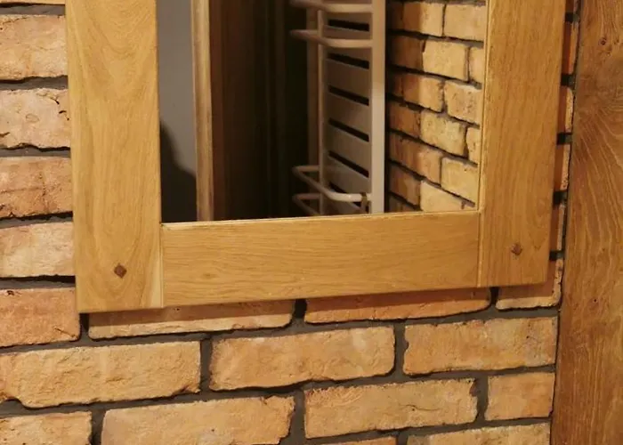 Na Skarpie Z Widokiem Na Jezioro *