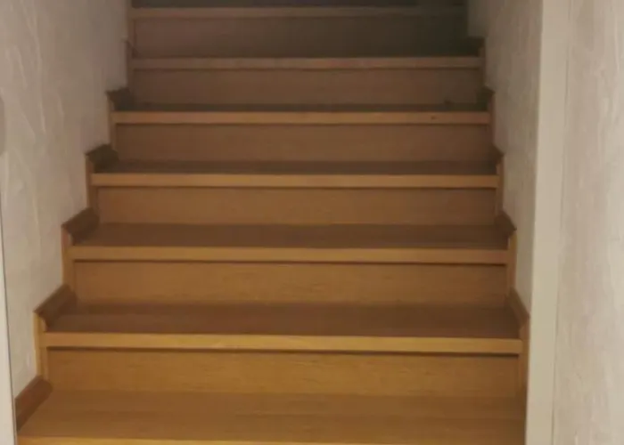 Na Skarpie Z Widokiem Na Jezioro