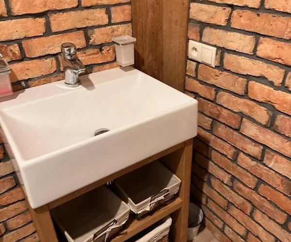 Na Skarpie Z Widokiem Na Jezioro *