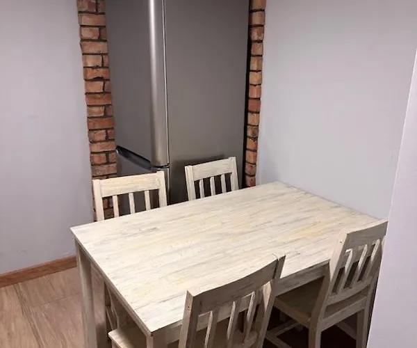 Na Skarpie Z Widokiem Na Jezioro *