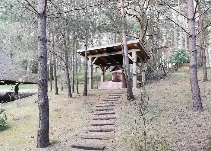 Na Skarpie Z Widokiem Na Jezioro *