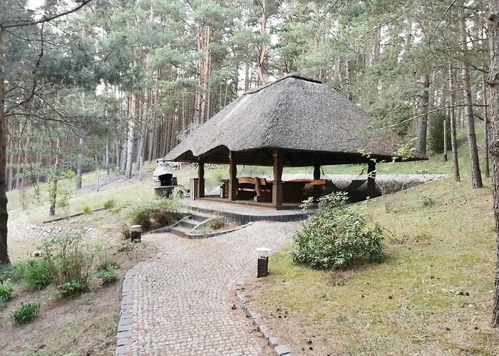 Na Skarpie Z Widokiem Na Jezioro *